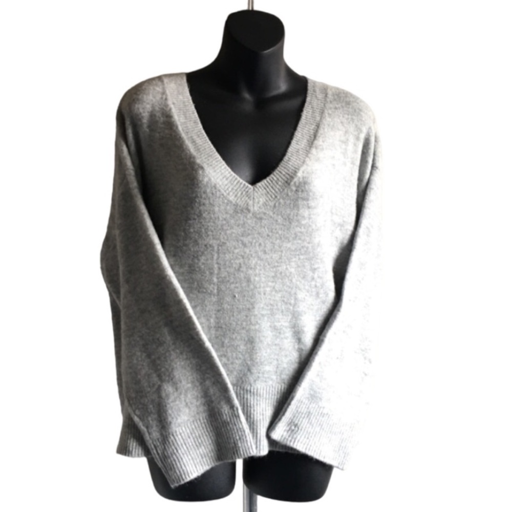 NWT Permanent Casual Crop Sweater. Size XL. Light Grey
